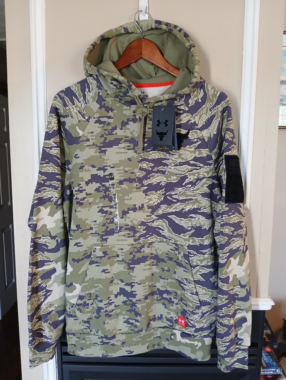 Under Armour Project Rock Camo Vet Day Hoodie Men's Size Small NWT